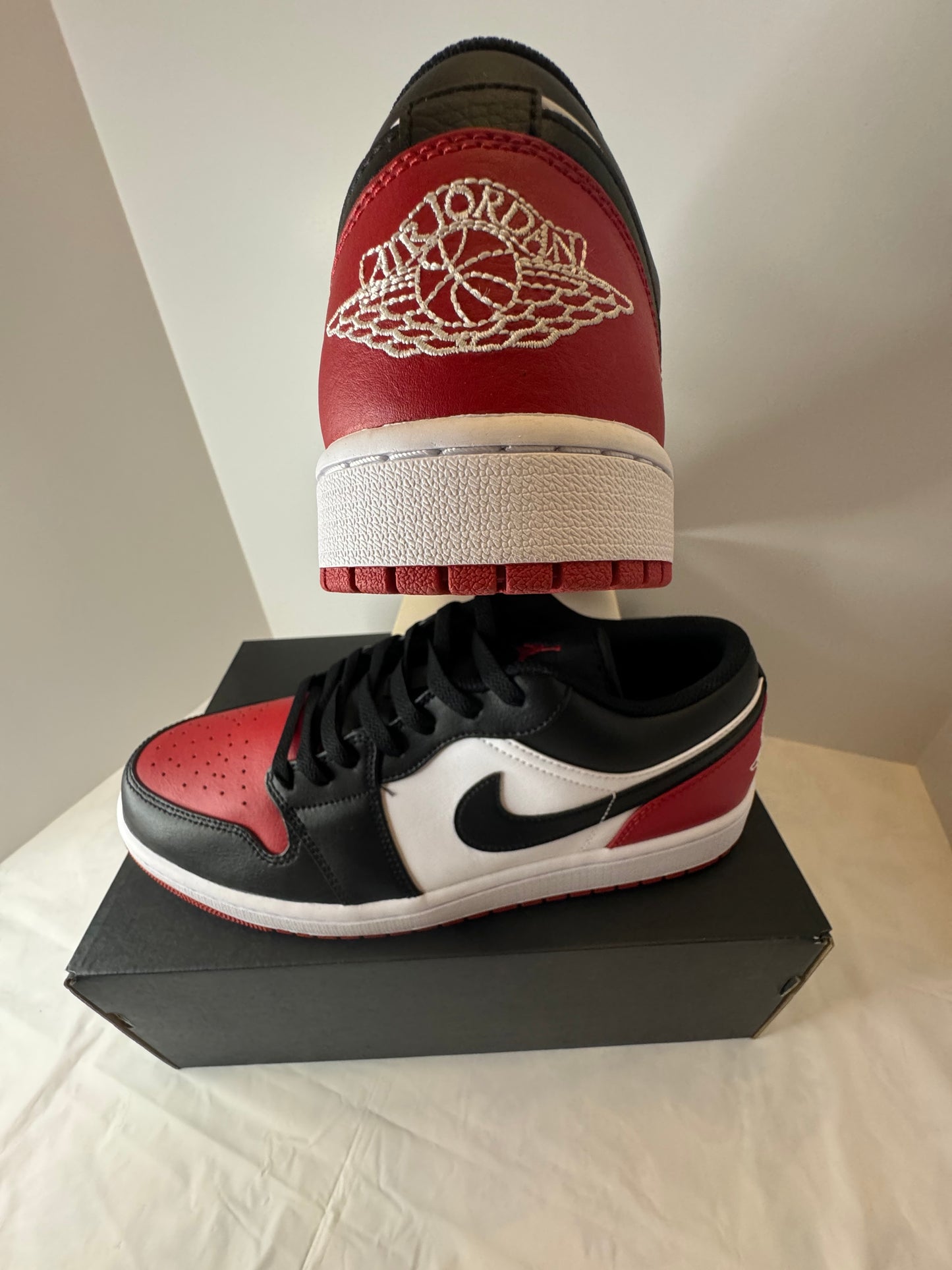 Air Jordan 1 Low Bred Toe