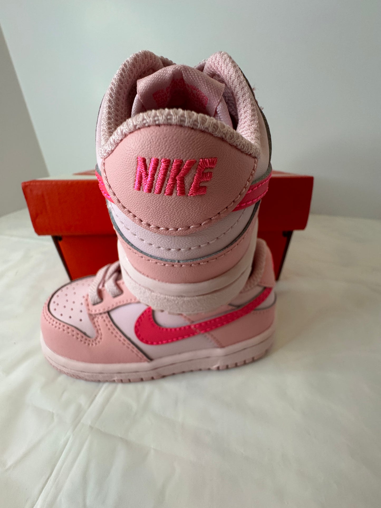 Nike Dunk Low Triple Pink