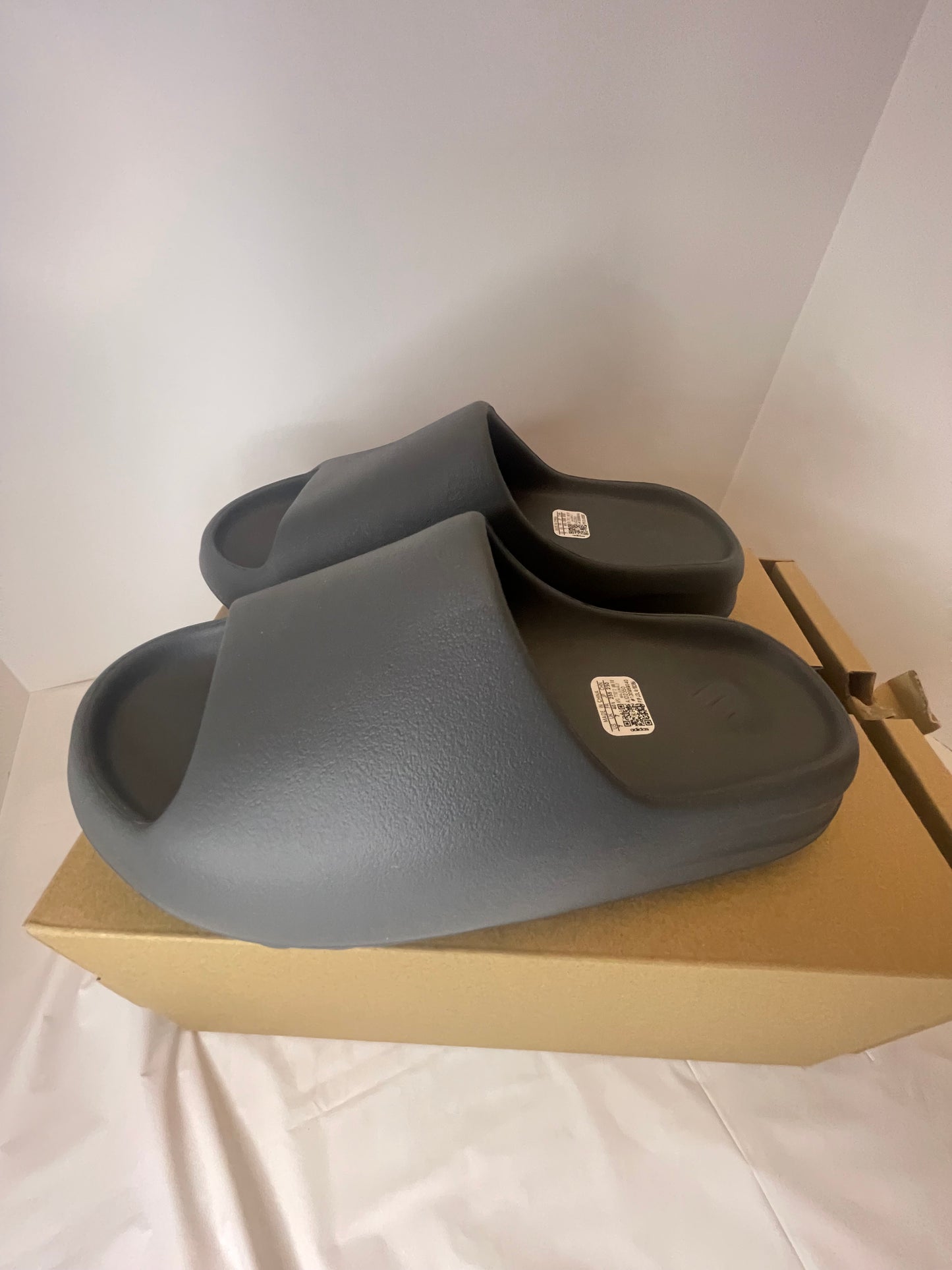 Yeezy Slide Slate Grey